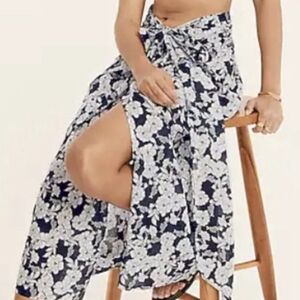 J Crew convertible beach sarong in Magnolia floral Size Small